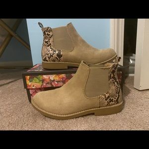 Snake print seven dials boots